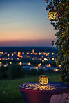 Ausblick auf Aalen bei Sonnenuntergang mit Laternen