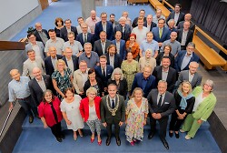 Das Gruppenbild zeigt alle Gemeinderätinnen und Gemeinderäte des neu gewählten Aalener Gemeinderats