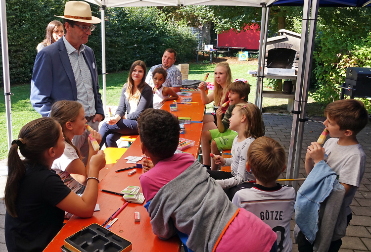 Eis für die Ferienkinder im Haus der Jugend Stadt Aalen